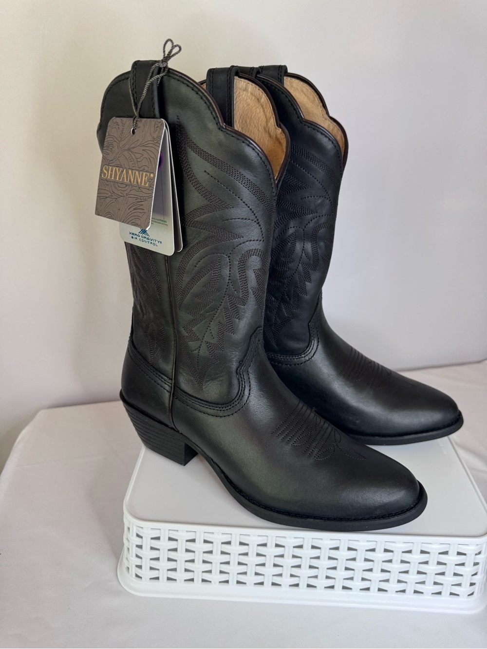 Shyanne WoMen's Black Western Cowboy Boots Size 9B Retail $175